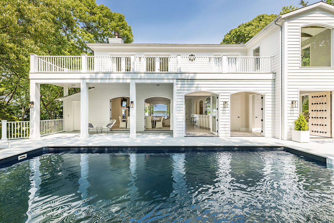 Actress Drea De Matteos Former Family Summer Home In East Hampton Hits The Market 26threemileharbordr Easthampton Pool Credit Lena Yaremenko