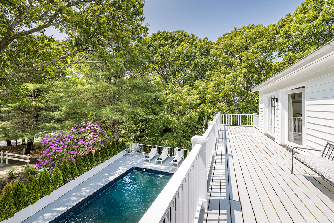 Actress Drea De Matteos Former Family Summer Home In East Hampton Hits The Market 26threemileharbordr Easthampton Terrace 1 Credit Lena Yaremenko