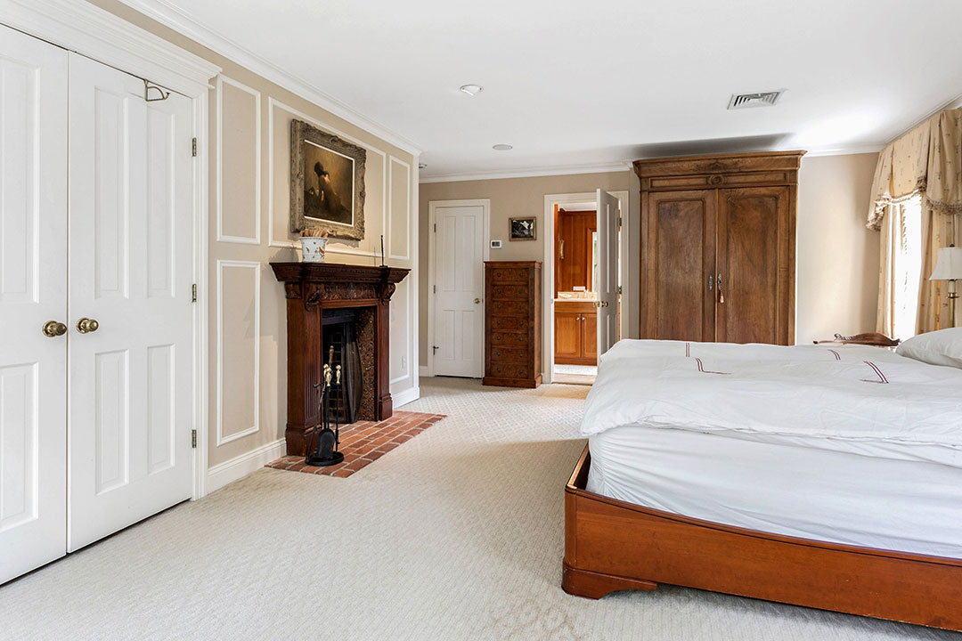 7 Versailles Farm Bedroom