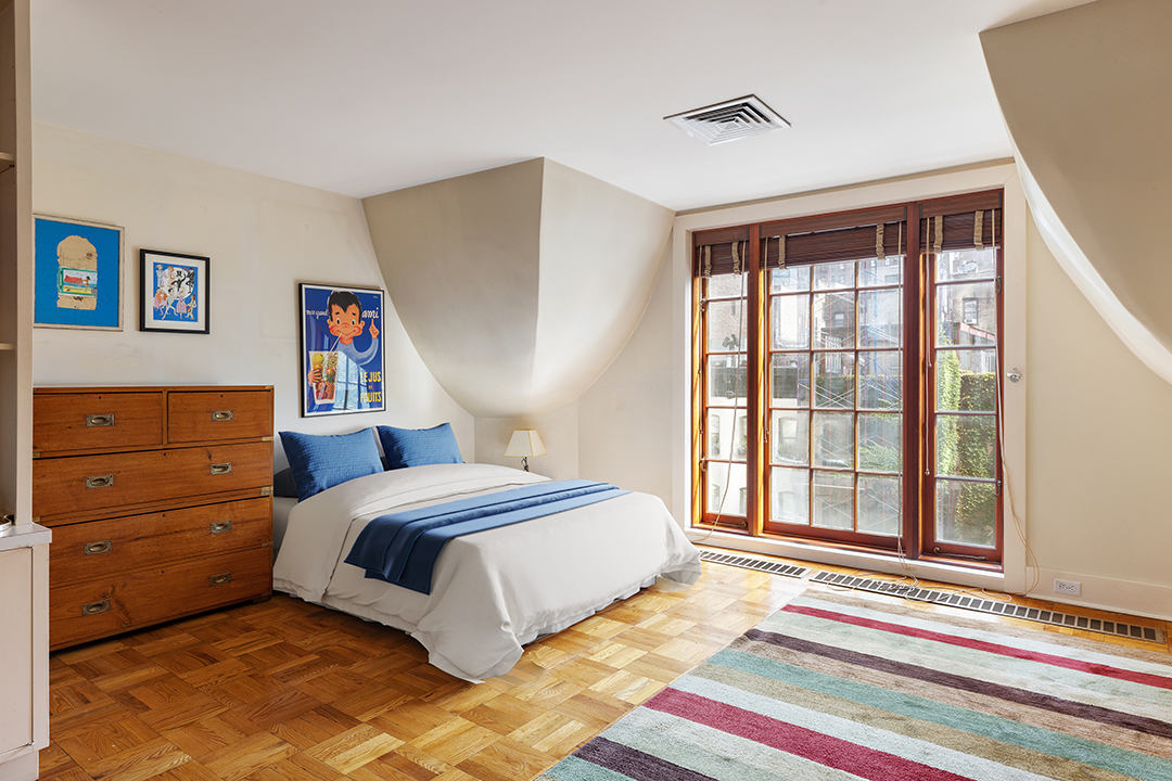 Late Broadway Icon Stephen Sondheims Longtime Nyc Townhouse Is Up For Sale O