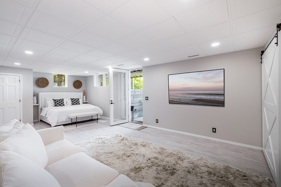 Actress Drea De Matteos Former Family Summer Home In East Hampton Hits The Market 26threemileharbordr Easthampton Interior 3 Credit Lena Yaremenko