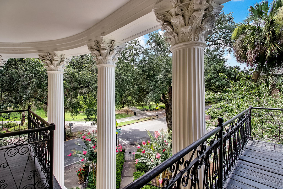 Grand Greek Revival Mansion Sets Record For Highest Savannah Ga Sale Ever 58 Web Or Mls 58 513 Whitaker St