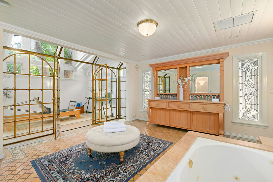 9 Allen Kay La Bathroom