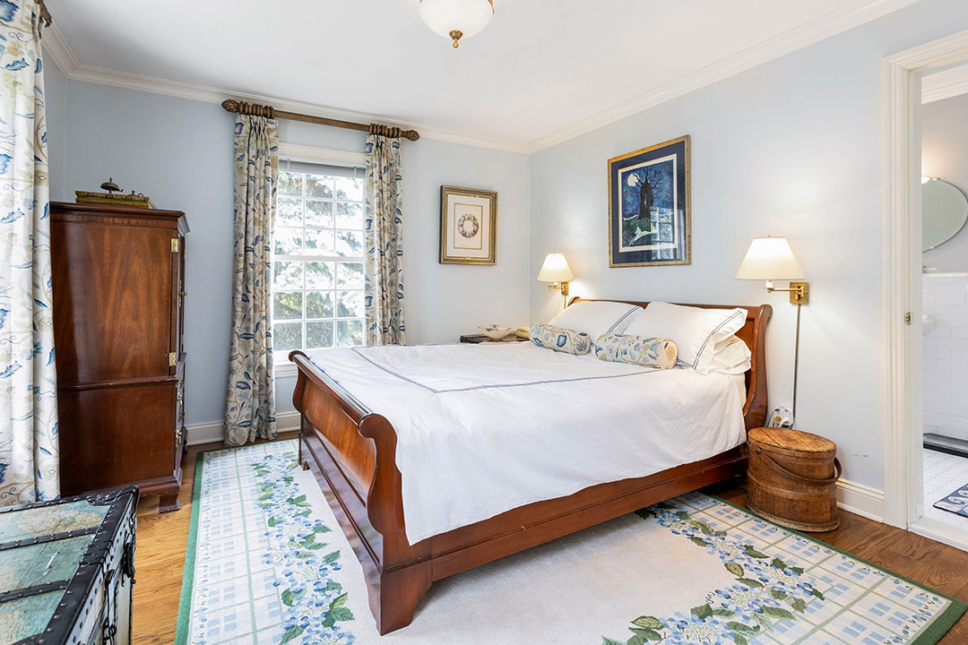 9 Versailles Farm Bedroom