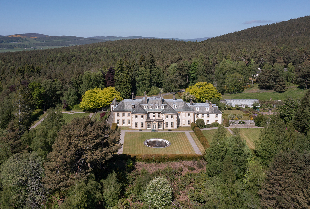 Bob Dylan Lists His Sophisticated Scottish Highlands Manor Set On 24 Acres Nethy Bridge Edinburgh Knight Frank Oieo 3000000 4