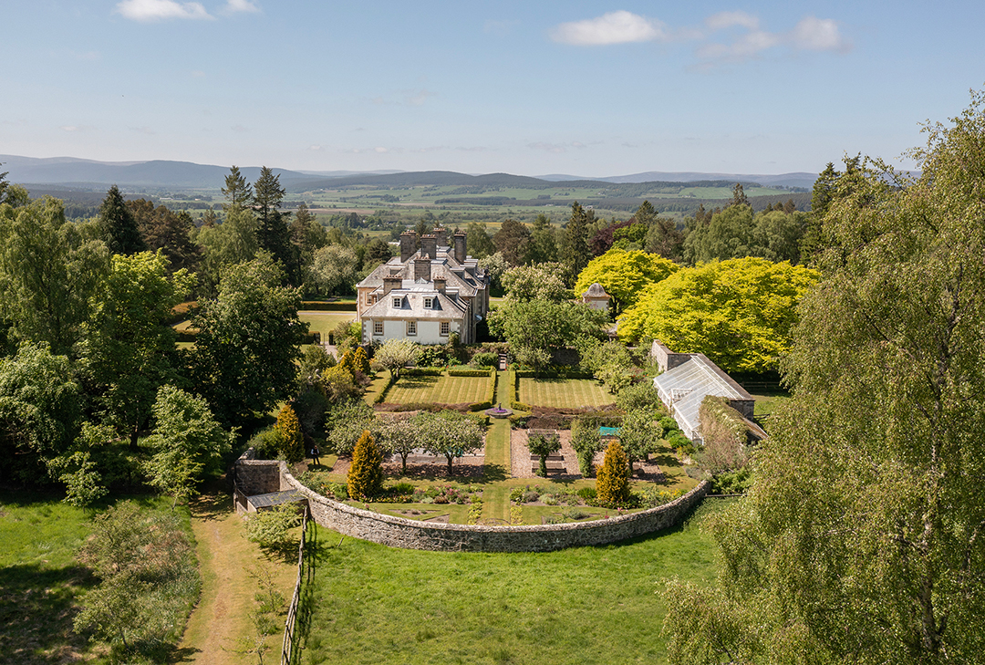 Bob Dylan Lists His Sophisticated Scottish Highlands Manor Set On 24 Acres Nethy Bridge Edinburgh Knight Frank Oieo 3000000 2