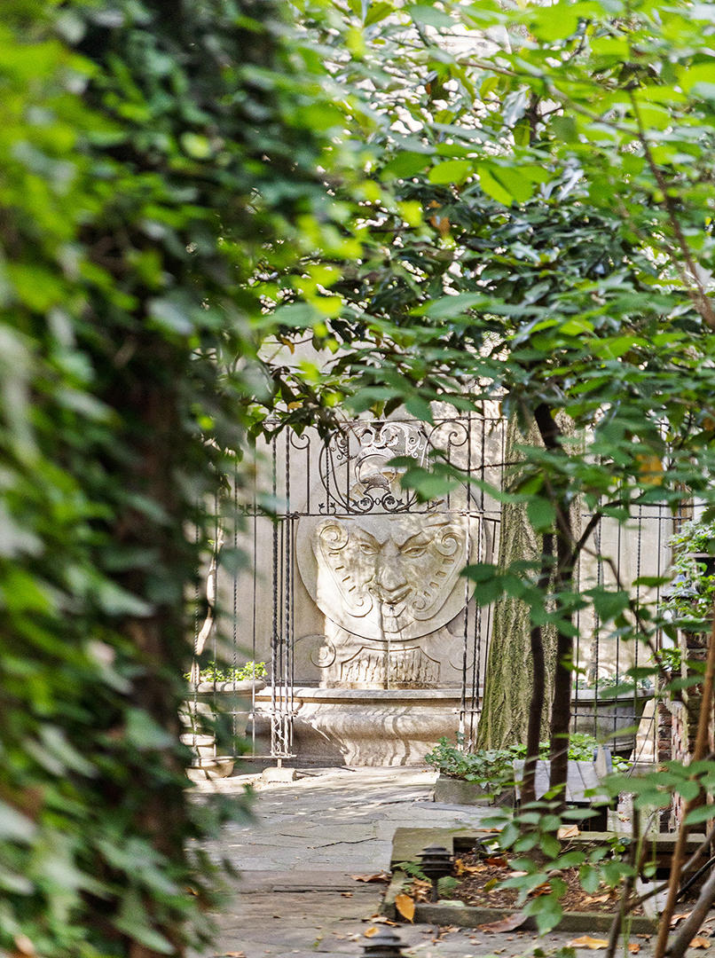 Late Broadway Icon Stephen Sondheims Longtime Nyc Townhouse Is Up For Sale Z
