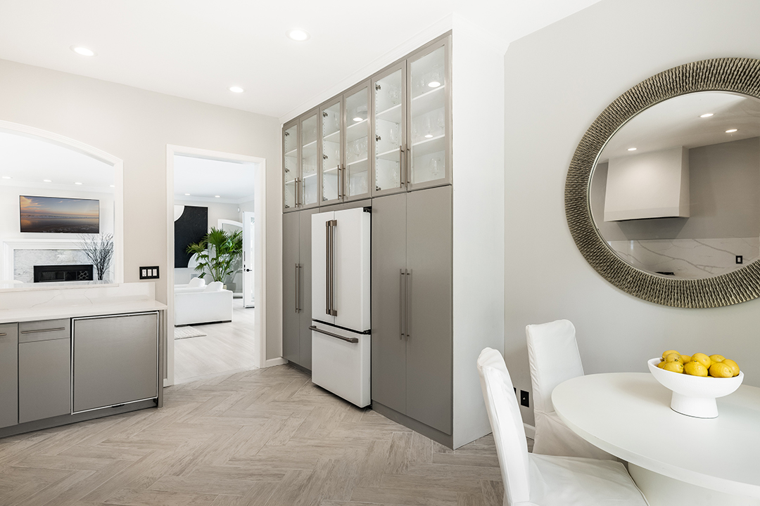 Actress Drea De Matteos Former Family Summer Home In East Hampton Hits The Market 26threemileharbordr Easthampton Kitchen 3 Credit Lena Yaremenko