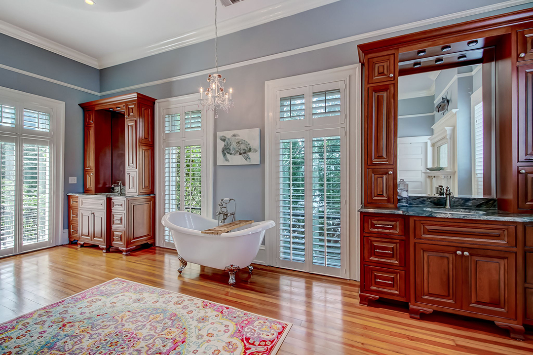 Grand Greek Revival Mansion Sets Record For Highest Savannah Ga Sale Ever 54 Web Or Mls 54 513 Whitaker St