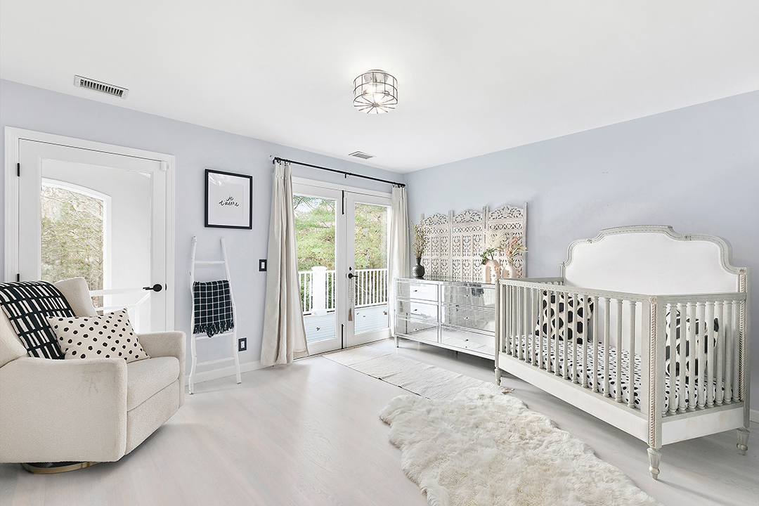 Actress Drea De Matteos Former Family Summer Home In East Hampton Hits The Market 26threemileharbordr Easthampton Bedroom 3 Credit Susan Sims