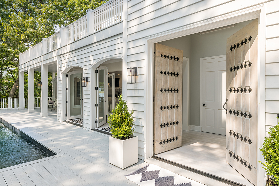 Actress Drea De Matteos Former Family Summer Home In East Hampton Hits The Market 26threemileharbordr Easthampton Exterior 2 Credit Lena Yaremenko
