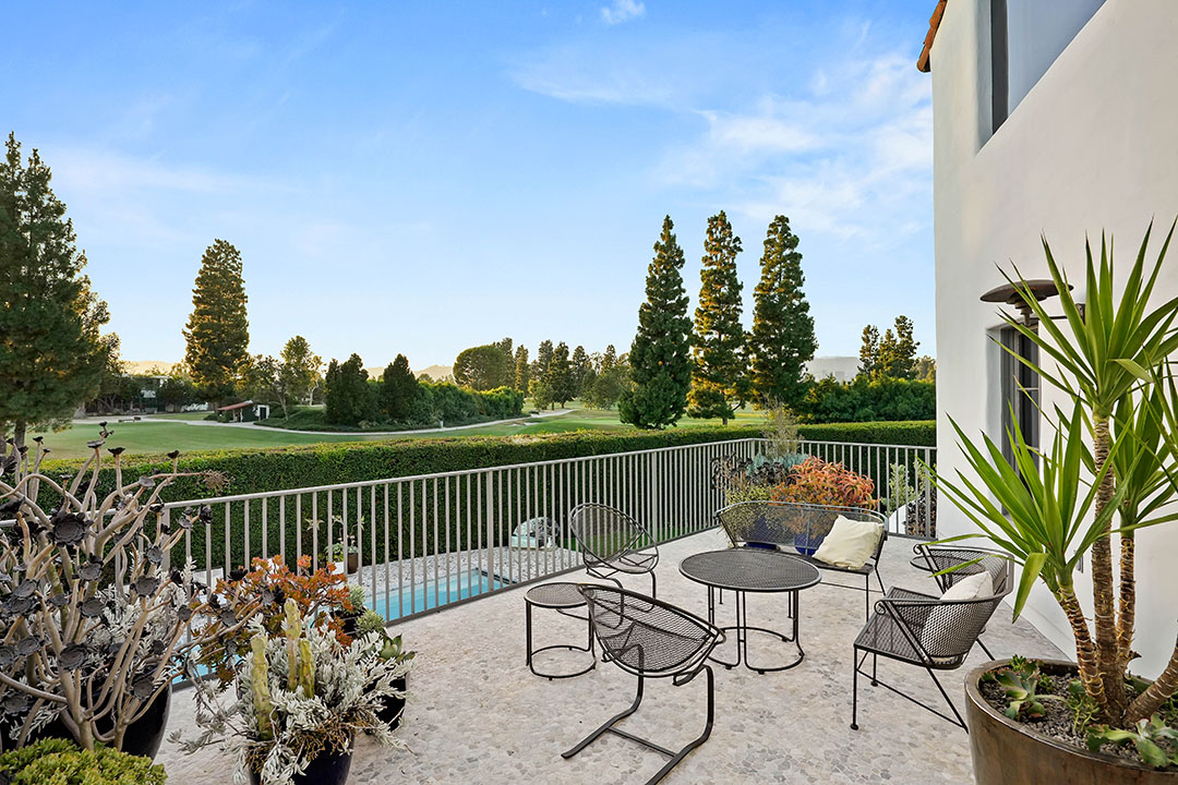 18 Howard Hughes Deck