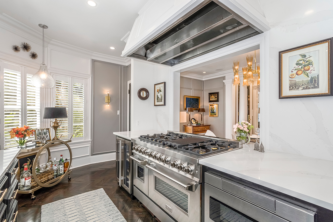 Liberace Glamorous Yet Cozy Former West Hollywood Home Asks 3 6m K