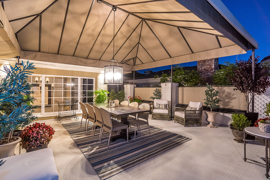 Liberace Glamorous Yet Cozy Former West Hollywood Home Asks 3 6m Y