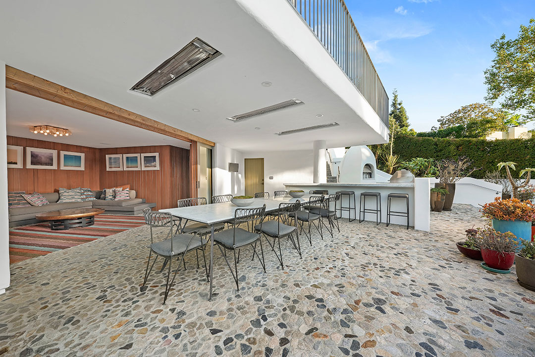 19 Howard Hughes Outdoor Kitchen