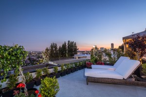 Liberace Glamorous Yet Cozy Former West Hollywood Home Asks 3 6m W