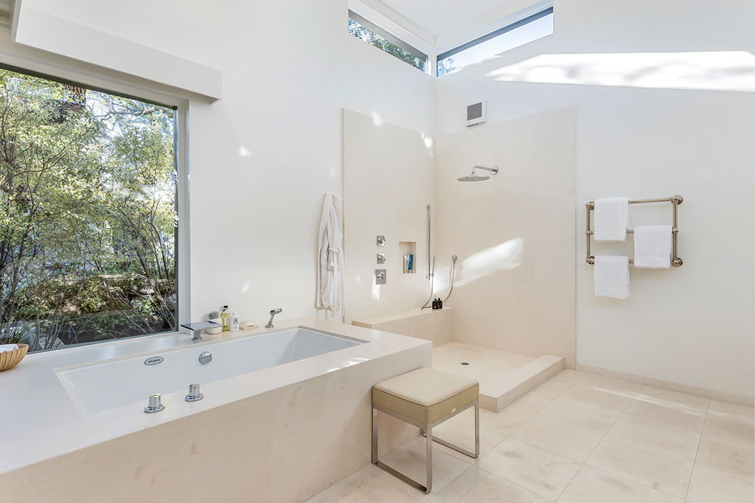 Hollywood Power Couple Puts Malibu Retreat On The Market For Over 18m 22575 Carbon Mesa 034