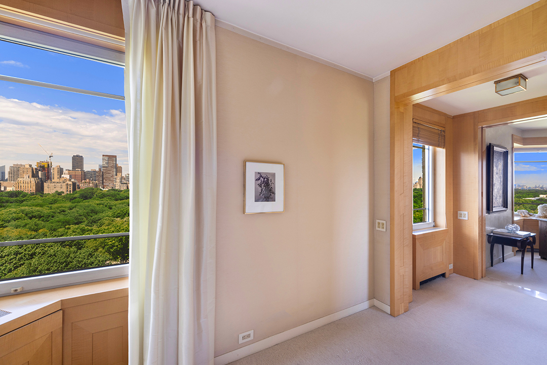 Dressed To Impress Kleinfeld Bridal Founders Longtime Nyc Co Op Asks 7m 880 Fifth Ave 7h Window2