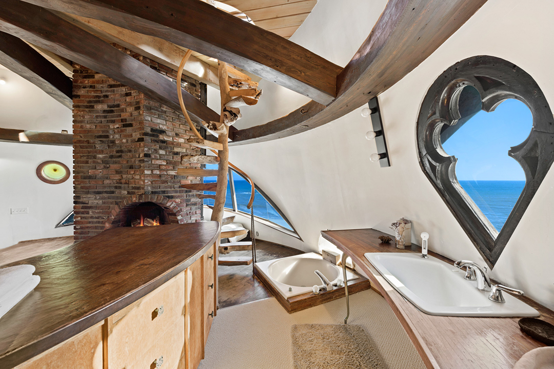 Late Architect Harry Gesners Own Malibu Home Named Sandcastle Wants 22 5m O