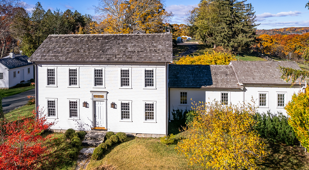 Unique Ct Estate With A Revamped Circa 1792 Colonial And A Sleek Barn House Lists For 9 5m Zzzz