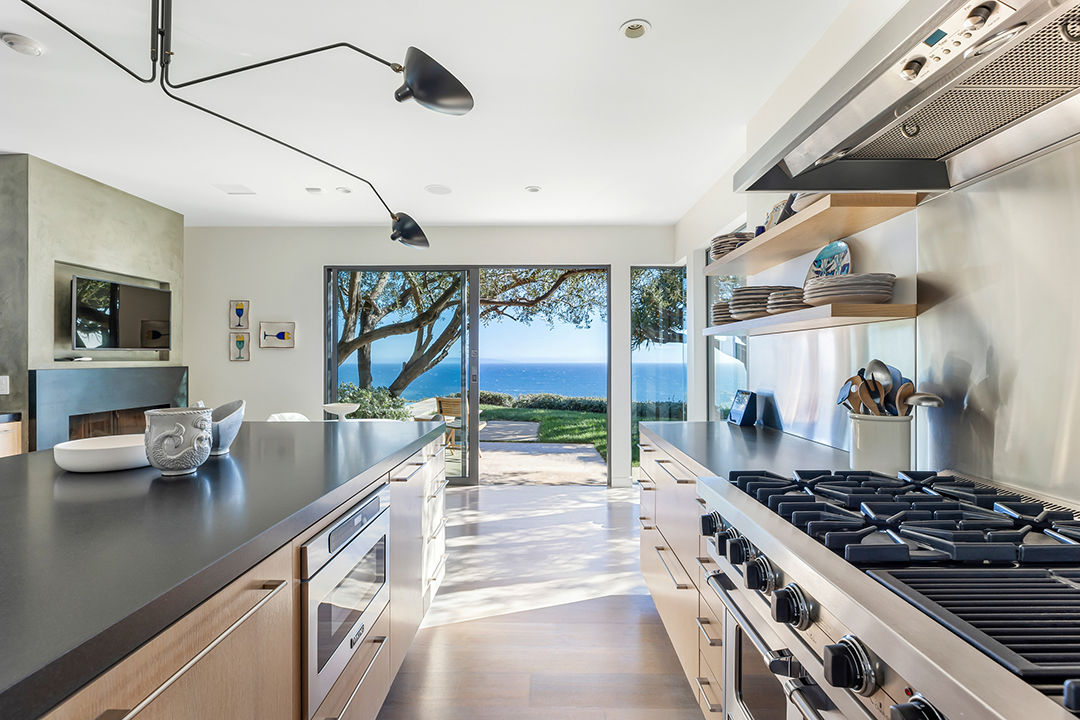 Hollywood Power Couple Puts Malibu Retreat On The Market For Over 18m 22575 Carbon Mesa 024