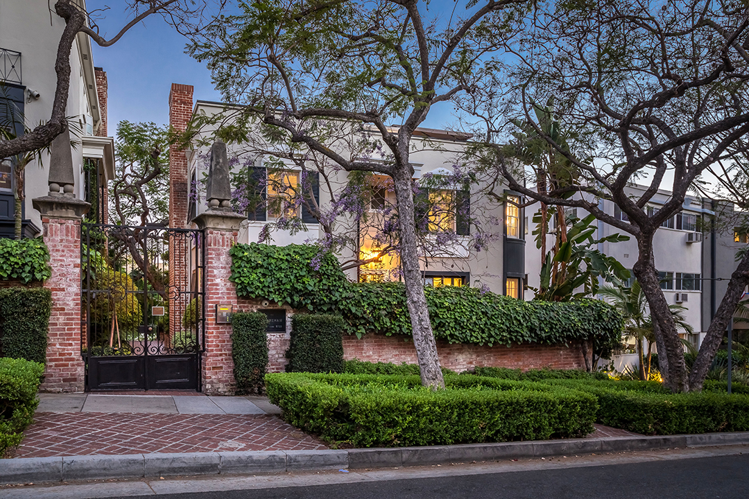 Liberace Glamorous Yet Cozy Former West Hollywood Home Asks 3 6m A
