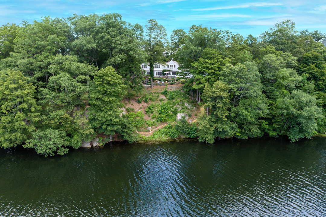 You Can Nab This Waterfront Ridgefield Spread With Classic Charm For 1 7m B