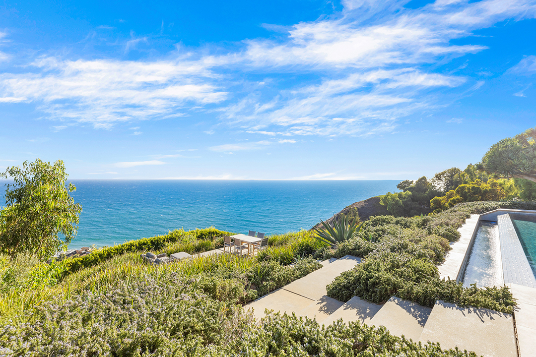 Hollywood Power Couple Puts Malibu Retreat On The Market For Over 18m 22575 Carbon Mesa 049
