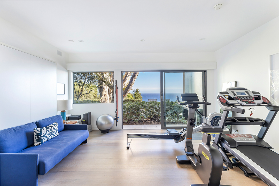 Hollywood Power Couple Puts Malibu Retreat On The Market For Over 18m 22575 Carbon Mesa 037