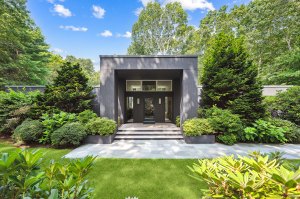 4 East Hampton Harry Bates Entry