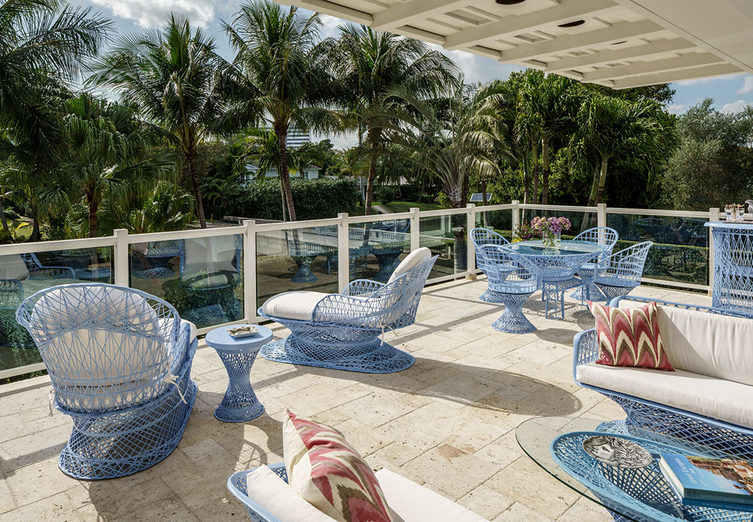 Joe Jonas Sophie Turner Miami Mansion Porch 13