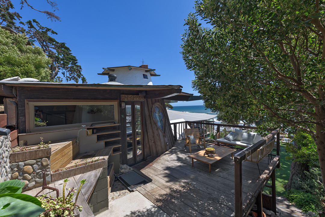 Late Architect Harry Gesners Own Malibu Home Named Sandcastle Wants 22 5m R