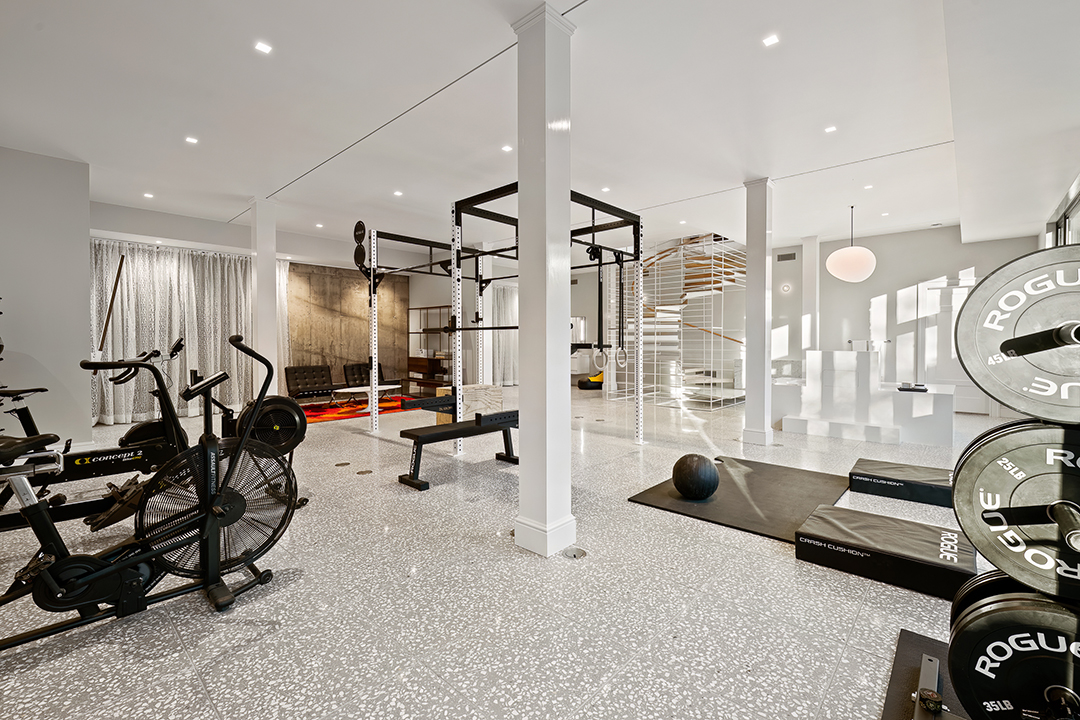 Unique Ct Estate With A Revamped Circa 1792 Colonial And A Sleek Barn House Lists For 9 5m T