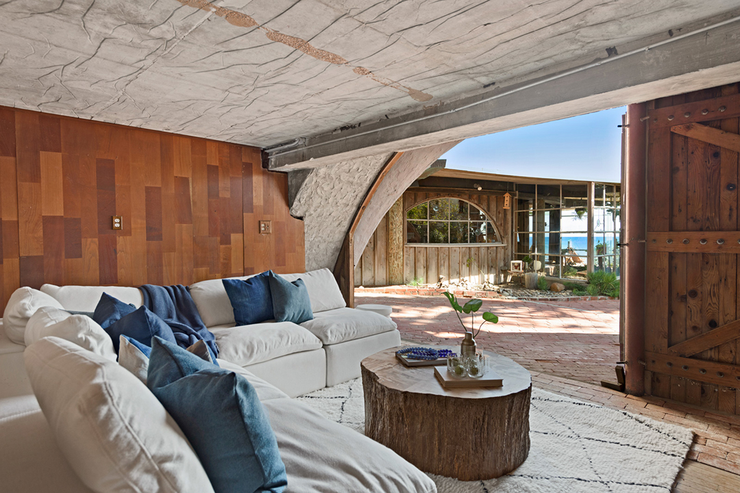 Late Architect Harry Gesners Own Malibu Home Named Sandcastle Wants 22 5m Q