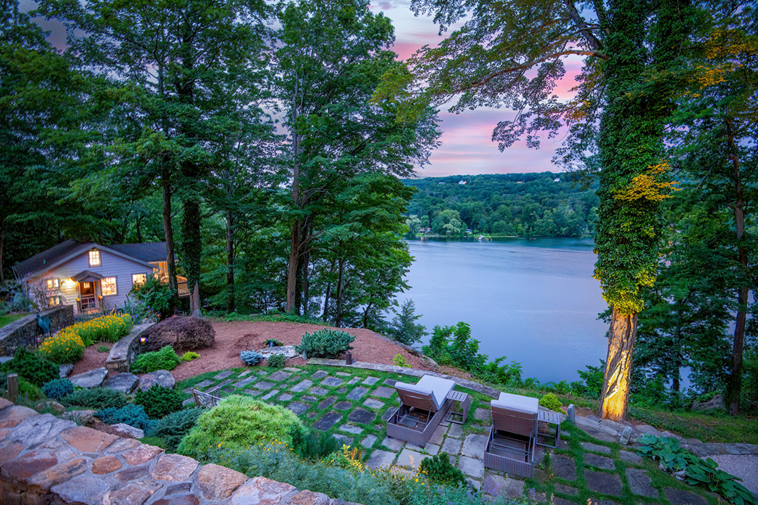 You Can Nab This Waterfront Ridgefield Spread With Classic Charm For 1 7m Y