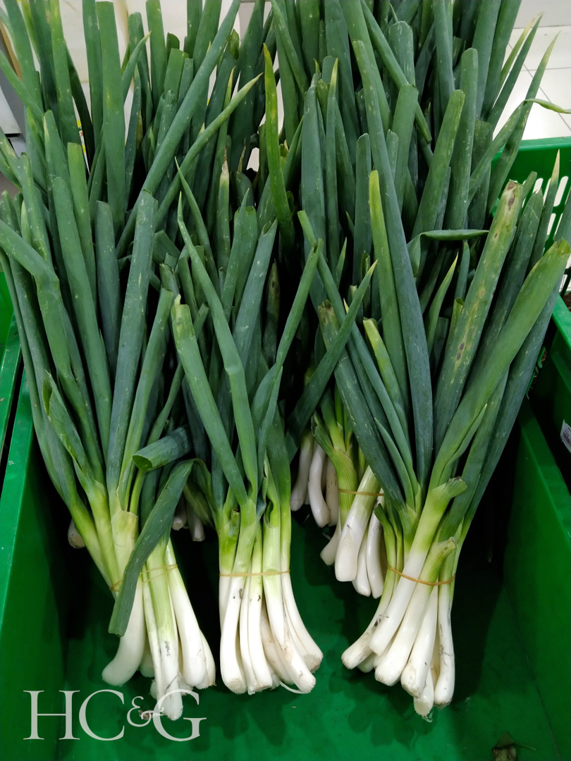 Allium,fistulosum,,welsh,onion,at,the,market,display,,in,indonesia