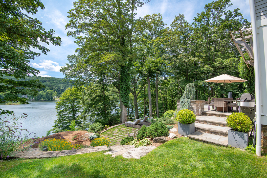 You Can Nab This Waterfront Ridgefield Spread With Classic Charm For 1 7m H