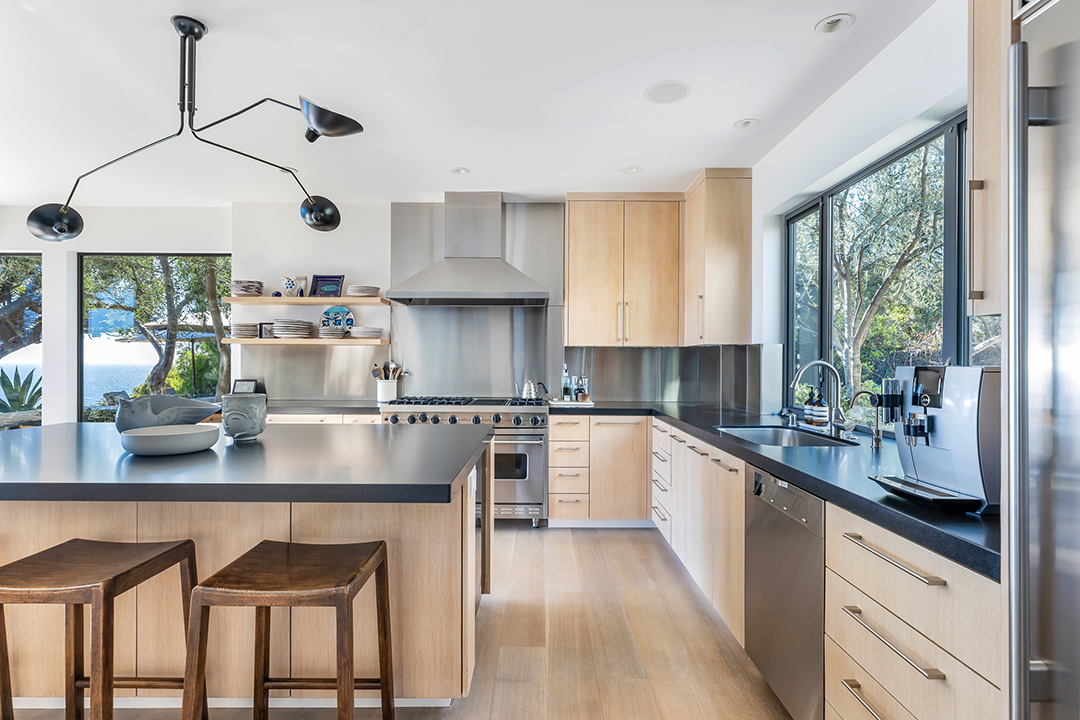 Hollywood Power Couple Puts Malibu Retreat On The Market For Over 18m 22575 Carbon Mesa 023