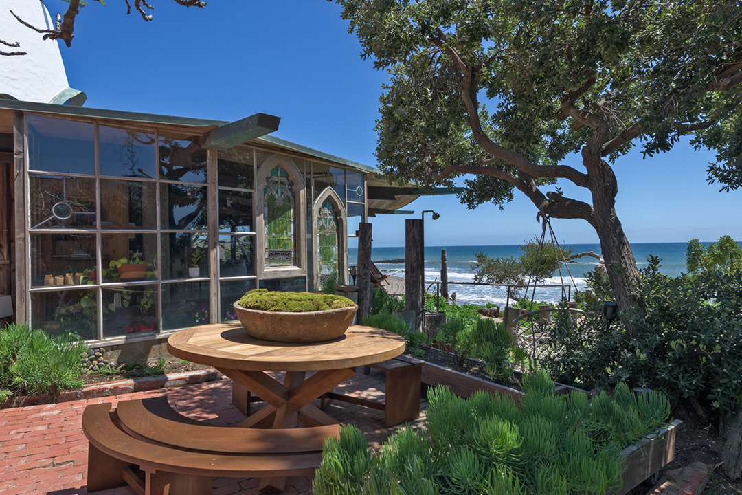 Late Architect Harry Gesners Own Malibu Home Named Sandcastle Wants 22 5m U