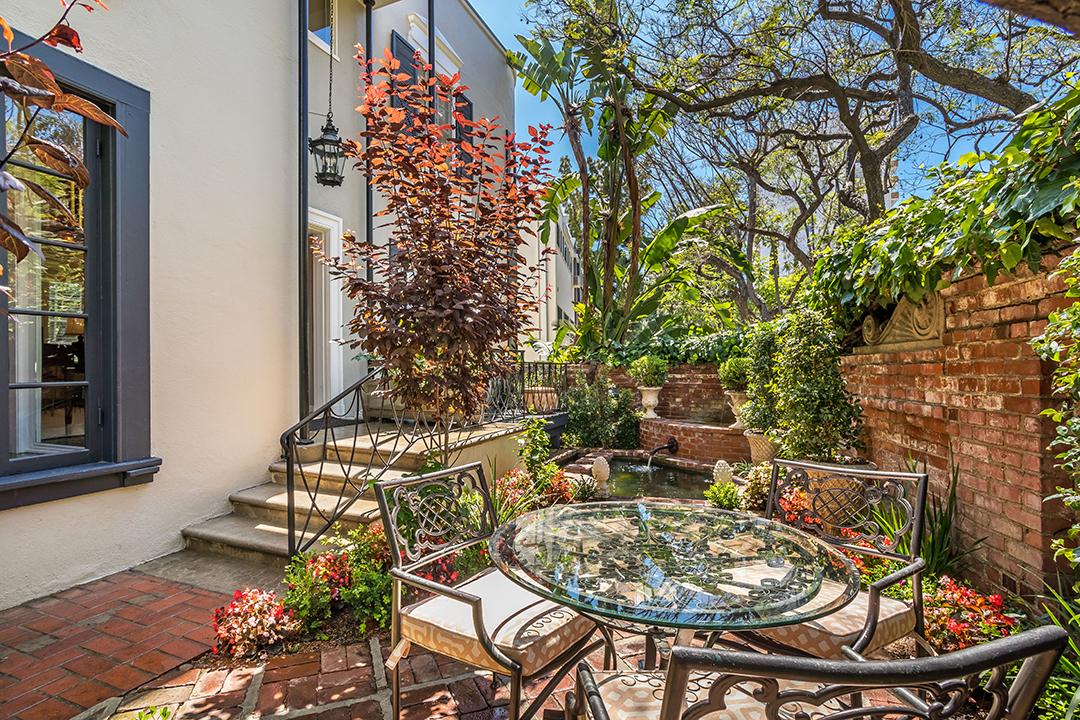 Liberace Glamorous Yet Cozy Former West Hollywood Home Asks 3 6m C