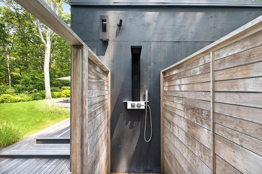 17 East Hampton Harry Bates Outdoor Shower