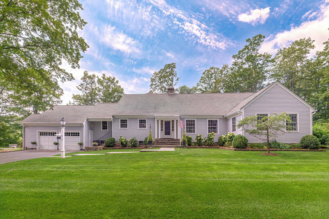 You Can Nab This Waterfront Ridgefield Spread With Classic Charm For 1 7m J
