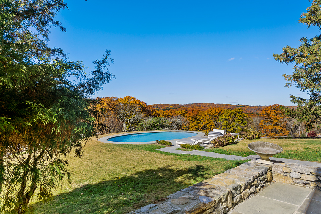 Unique Ct Estate With A Revamped Circa 1792 Colonial And A Sleek Barn House Lists For 9 5m Zzzzz