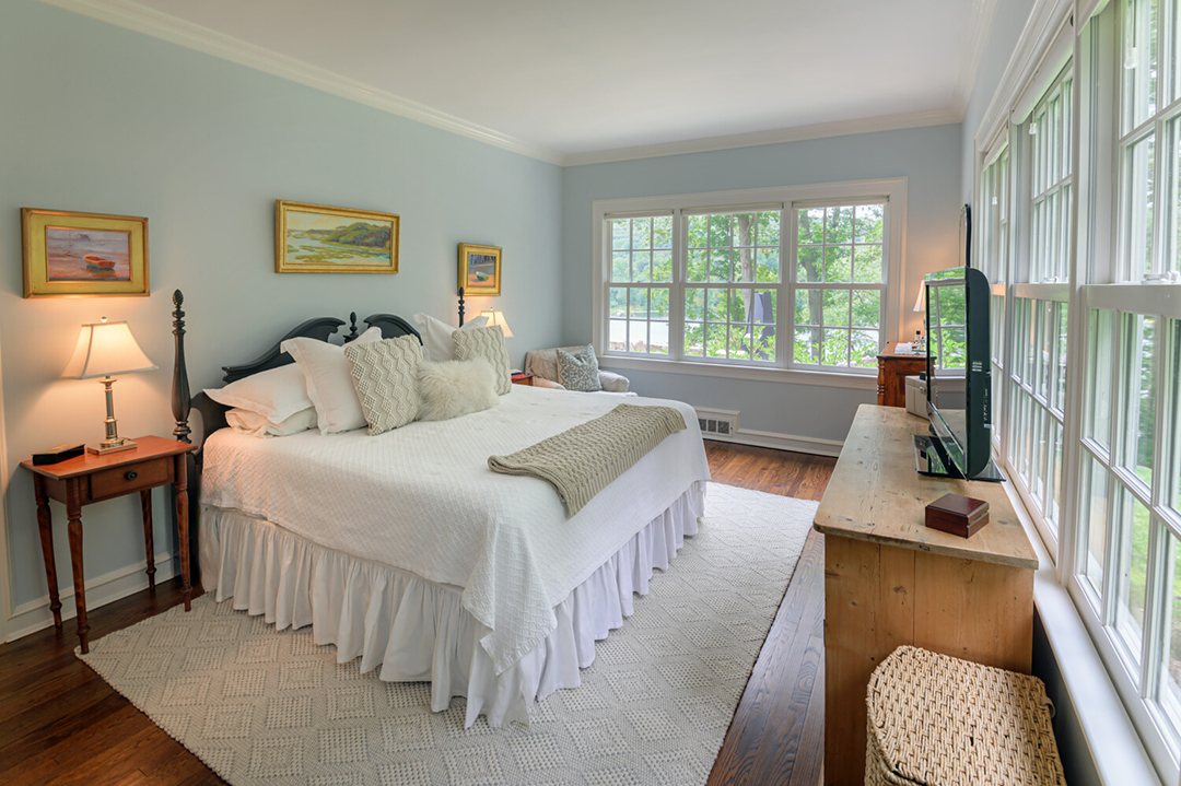 You Can Nab This Waterfront Ridgefield Spread With Classic Charm For 1 7m R