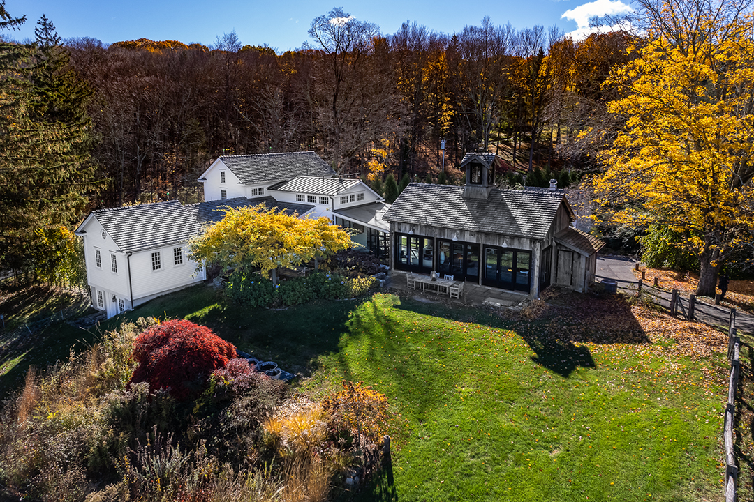 Unique Ct Estate With A Revamped Circa 1792 Colonial And A Sleek Barn House Lists For 9 5m W