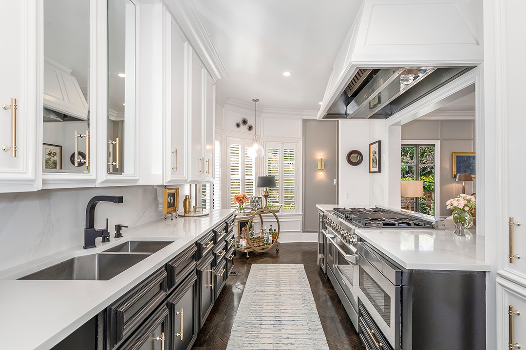 Liberace Glamorous Yet Cozy Former West Hollywood Home Asks 3 6m J