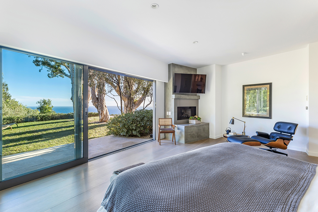 Hollywood Power Couple Puts Malibu Retreat On The Market For Over 18m 22575 Carbon Mesa 027
