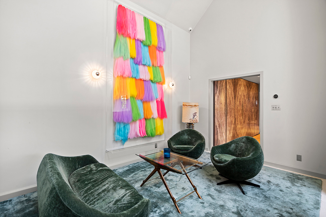 Zoe Saldanas Traditional Beverly Hills Home With Fashion Forward Interiors Asks 16 5m Q