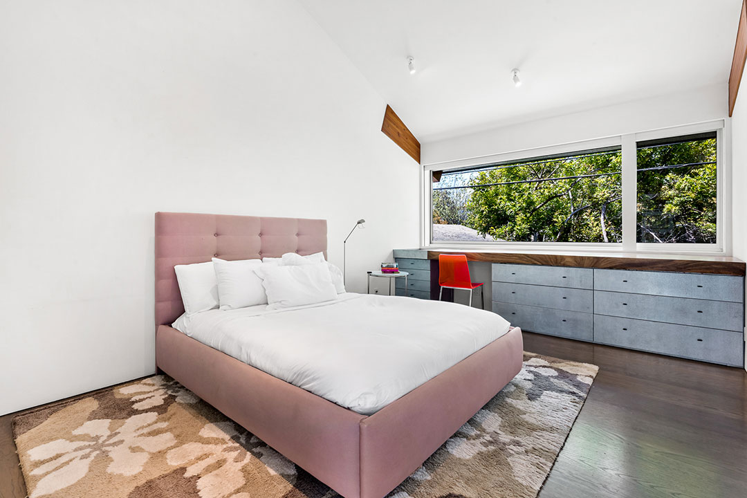 34 Constellation 167 Nicole Nagel