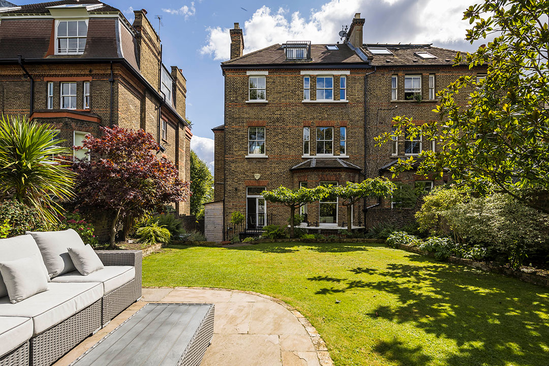 Richard Burton Home Lyndhurst Road Rear Facade And Garden 2